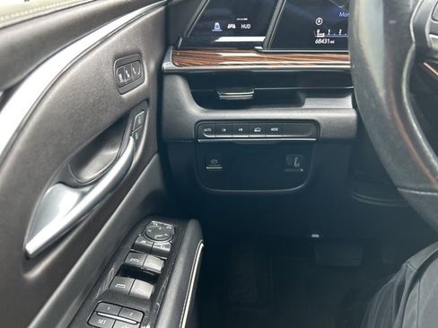Used 2023 Cadillac Escalade Premium Luxury image 17