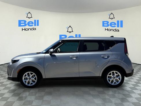 Used 2025 Kia Soul LX w/ LX Technology Package FWD image 2