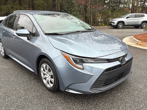 Used 2023 Toyota Corolla LE image 5
