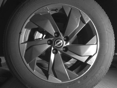 Used 2025 Nissan Rogue SV FWD image 14