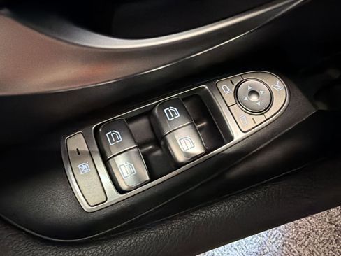 Used 2020 Mercedes-Benz E 350 Sedan image 12