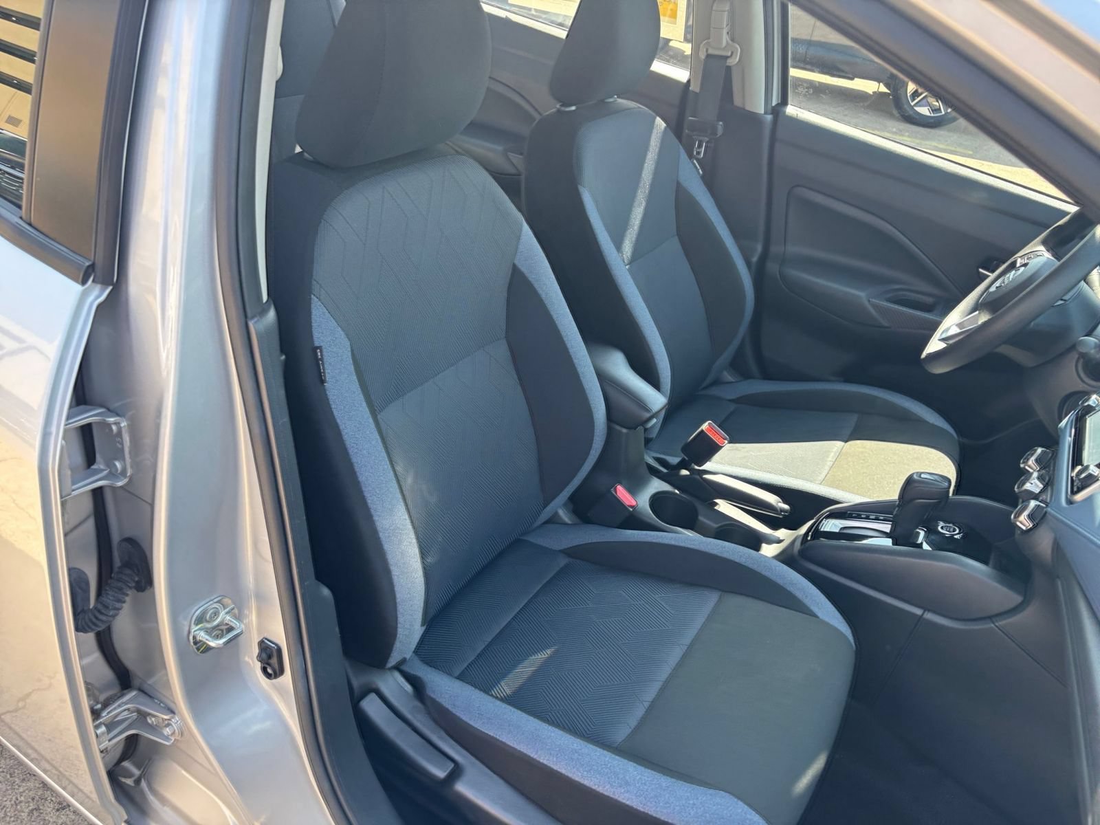 Used 2025 Nissan Versa SV FWD image 33