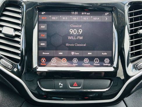Used 2019 Jeep Cherokee Limited AWD/4WD image 19