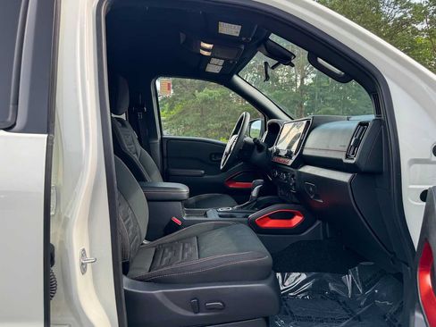 Used 2026 Nissan Frontier PRO-4X AWD/4WD image 9