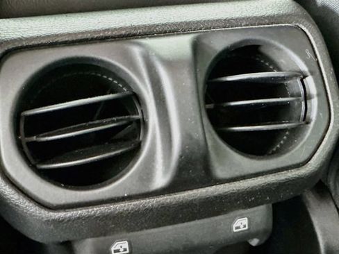 Used 2019 Jeep Wrangler Unlimited Sahara AWD/4WD image 30