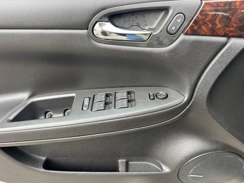 Used 2012 Chevrolet Impala LTZ FWD image 13