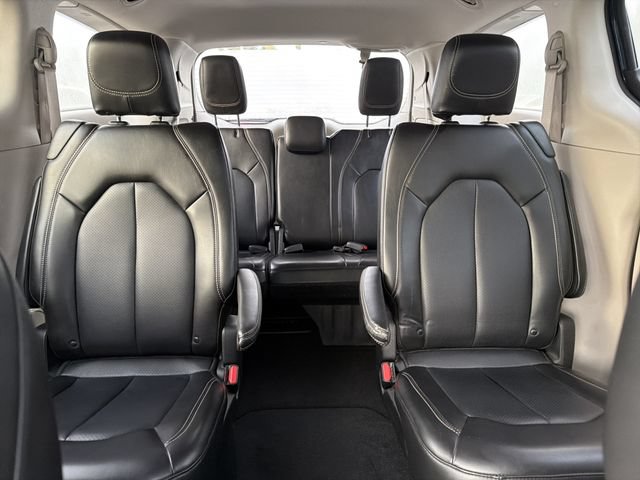 Used 2023 Chrysler Pacifica Touring-L FWD image 28