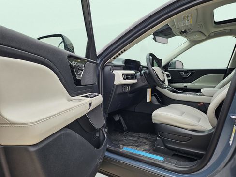 New 2026 Lincoln Aviator Premiere image 10