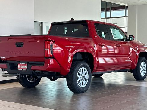 Used 2025 Toyota Tacoma SR5 AWD/4WD image 5