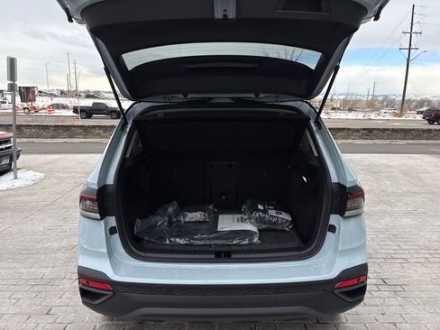 New 2026 Volkswagen Taos SE image 28