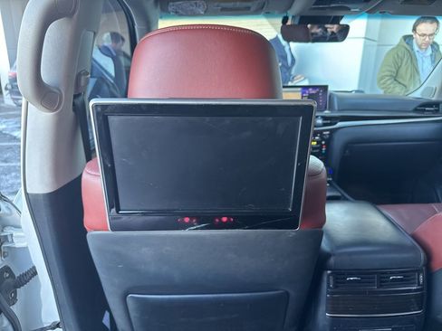 Used 2017 Lexus LX 570 4WD image 18