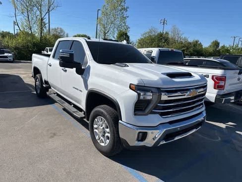 Used 2025 Chevrolet Silverado 2500 LTZ w/ LTZ Convenience Package image 17