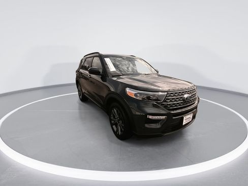 Used 2023 Ford Explorer XLT w/ Equipment Group 202A AWD/4WD image 2