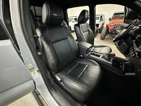 Used 2017 Toyota Tacoma TRD Pro AWD/4WD image 33