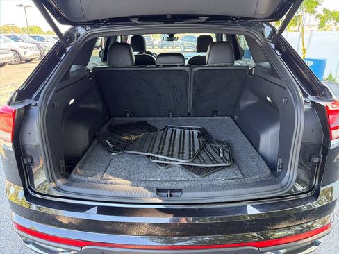 Used 2024 Volkswagen Atlas Cross Sport SE w/ Panoramic Sunroof Package AWD/4WD image 28