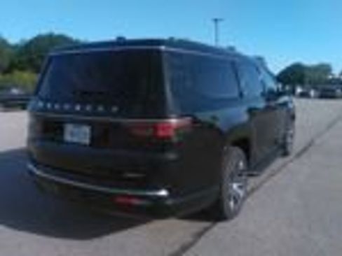 Used 2024 Jeep Wagoneer L Series II RWD image 5