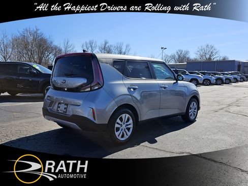 Used 2023 Kia Soul LX image 6