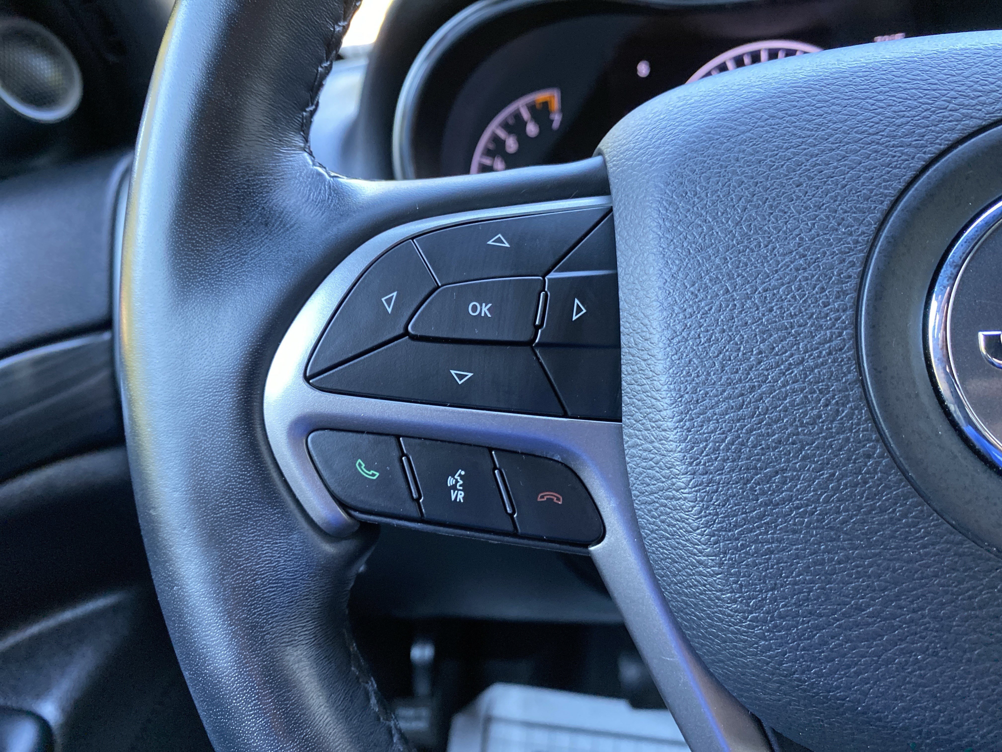 Used 2021 Jeep Grand Cherokee Laredo AWD/4WD image 19