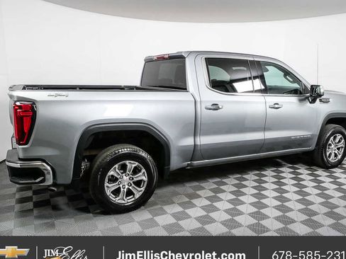 Used 2025 GMC Sierra 1500 SLT image 2