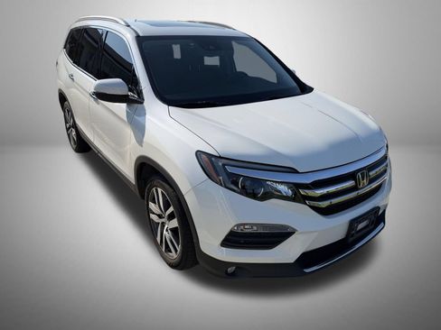 Used 2018 Honda Pilot Elite image 2