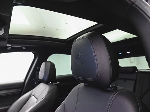 Used 2023 Alfa Romeo Stelvio Ti image 28