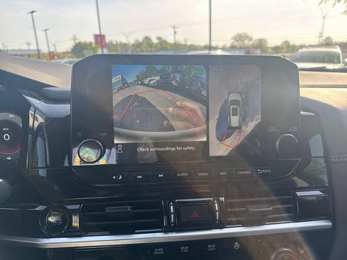 Used 2025 Nissan Pathfinder Platinum w/ Cargo Package image 22