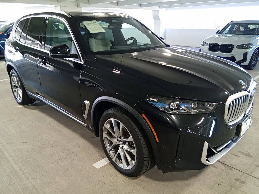 Used 2025 BMW X5 xDrive40i AWD/4WD image 3
