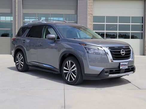 Used 2024 Nissan Pathfinder Platinum w/ Cargo Package AWD/4WD image 1
