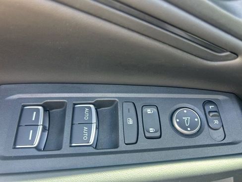 Used 2023 Honda Accord EX image 11