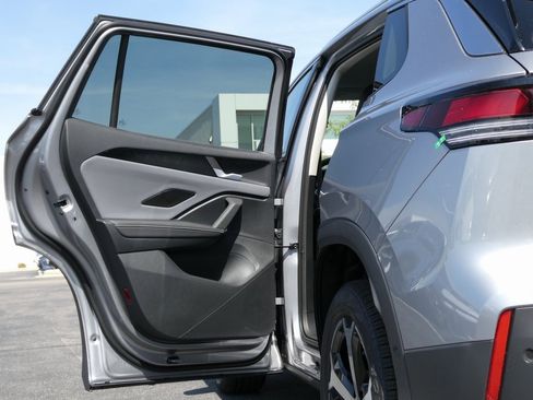 New 2025 Volkswagen Tiguan SE image 31