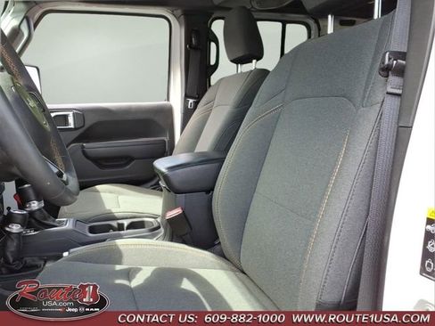 Used 2024 Jeep Wrangler Unlimited AWD/4WD image 30