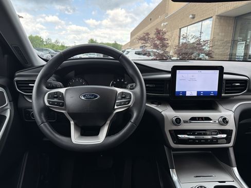 Used 2023 Ford Explorer XLT w/ Equipment Group 202A AWD/4WD image 13