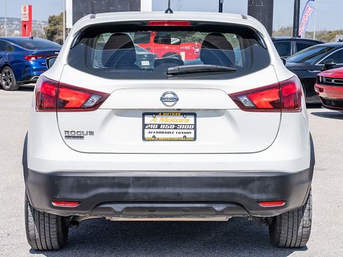 Used 2019 Nissan Rogue Sport S image 6