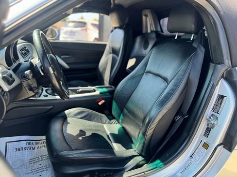 Used 2006 BMW Z4 3.0i image 9