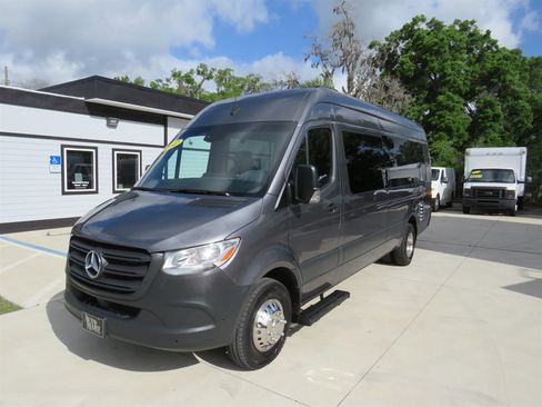 Used 2022 Mercedes-Benz Sprinter 4500 image 3