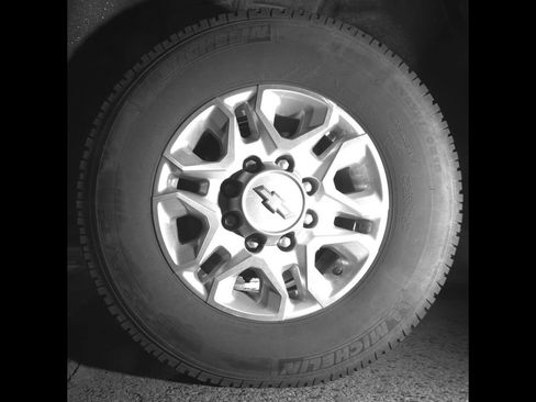 Certified 2025 Chevrolet Silverado 2500 LT w/ Convenience Package AWD/4WD image 11