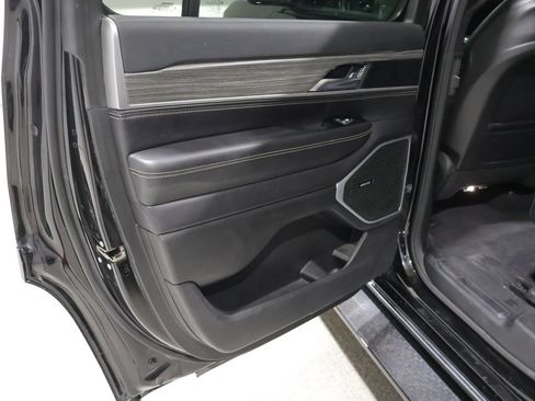 Used 2023 Jeep Wagoneer Series II AWD/4WD image 18