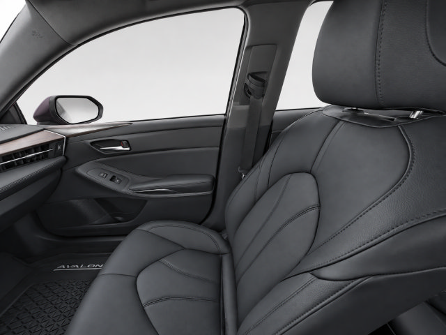 Used 2020 Toyota Avalon XLE w/ Moonroof Package FWD image 29