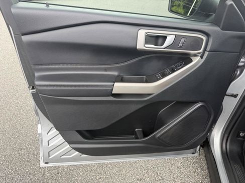 Certified 2023 Ford Explorer XLT RWD image 20