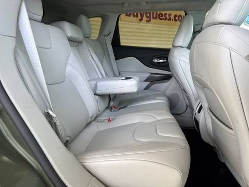 Used 2020 Jeep Cherokee Limited AWD/4WD image 28