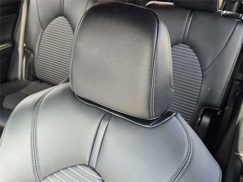 Used 2021 Toyota Highlander XSE FWD image 22