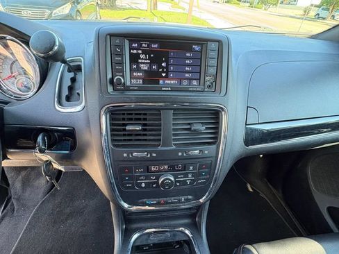 Used 2018 Dodge Grand Caravan GT FWD image 17