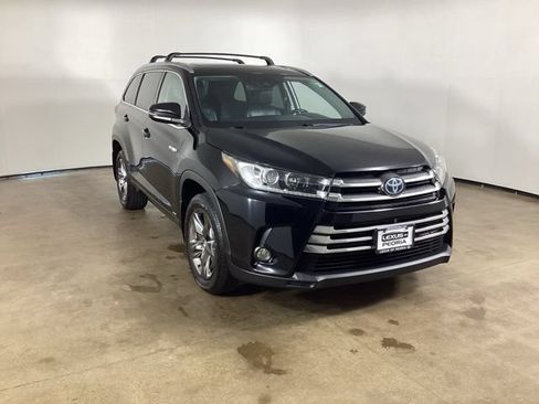 Used 2017 Toyota Highlander Limited Platinum AWD/4WD image 2