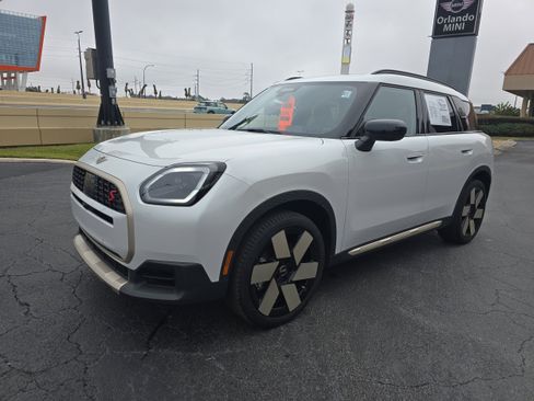 Certified 2025 MINI Cooper Countryman S w/ Comfort Package Max image 8