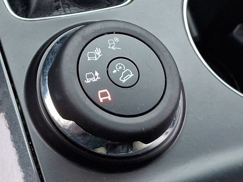 Used 2019 Ford Explorer XLT w/ Equipment Group 202A AWD/4WD image 17