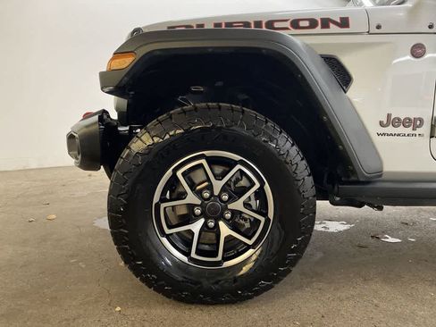 Used 2024 Jeep Wrangler Rubicon image 12