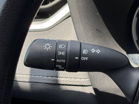 Used 2023 Toyota RAV4 AWD Hybrid image 19