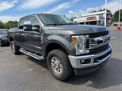 Used 2018 Ford F250 XLT w/ XLT Premium Package AWD/4WD image 7
