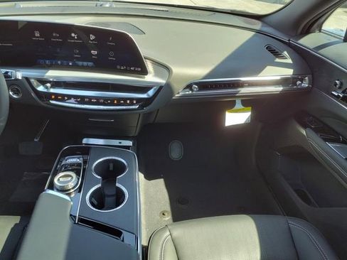 New 2025 Cadillac Lyriq Luxury image 17