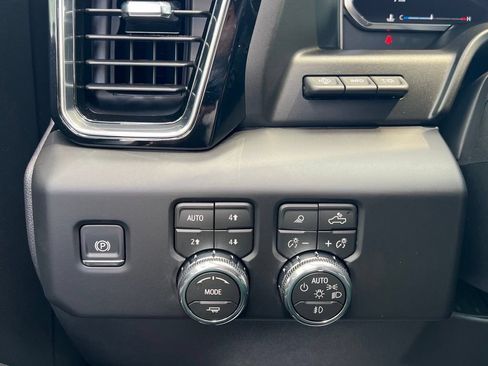 New 2026 GMC Sierra 1500 Denali w/ Denali Reserve Package AWD/4WD image 17